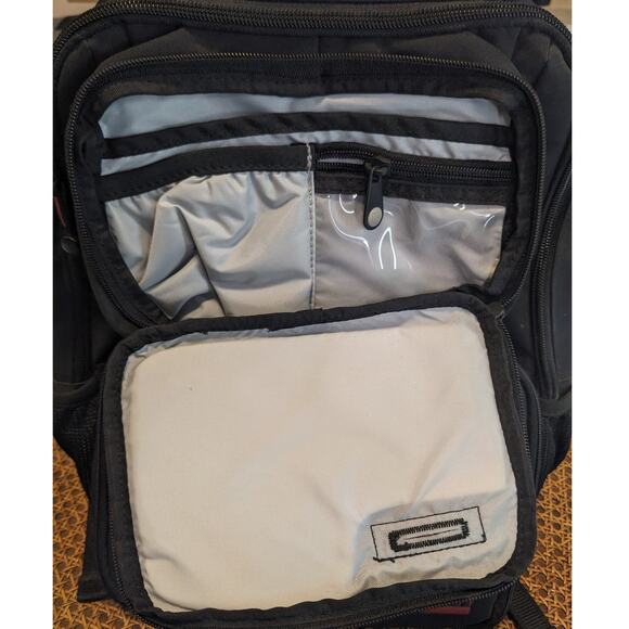 Burton Snowboarding Gorpcore Liquid Lounger Black Utility Backpack - Picture 3 of 9